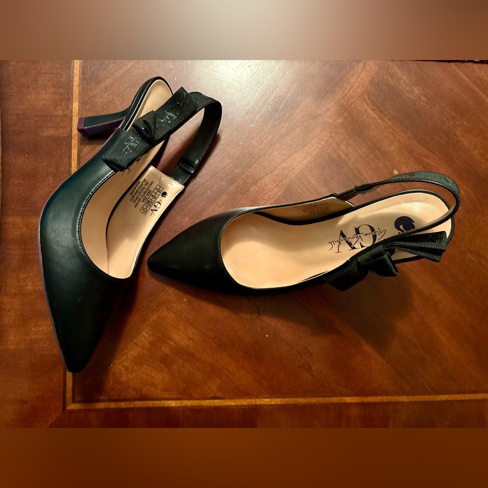 Gloria Vanderbilt Black Pointed-Toe Slingback Heels with Bow Accent